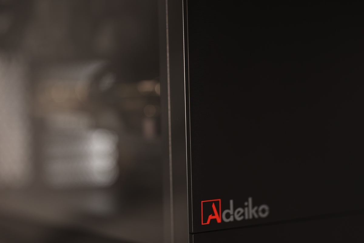 Adeiko AWD — Vista lateral